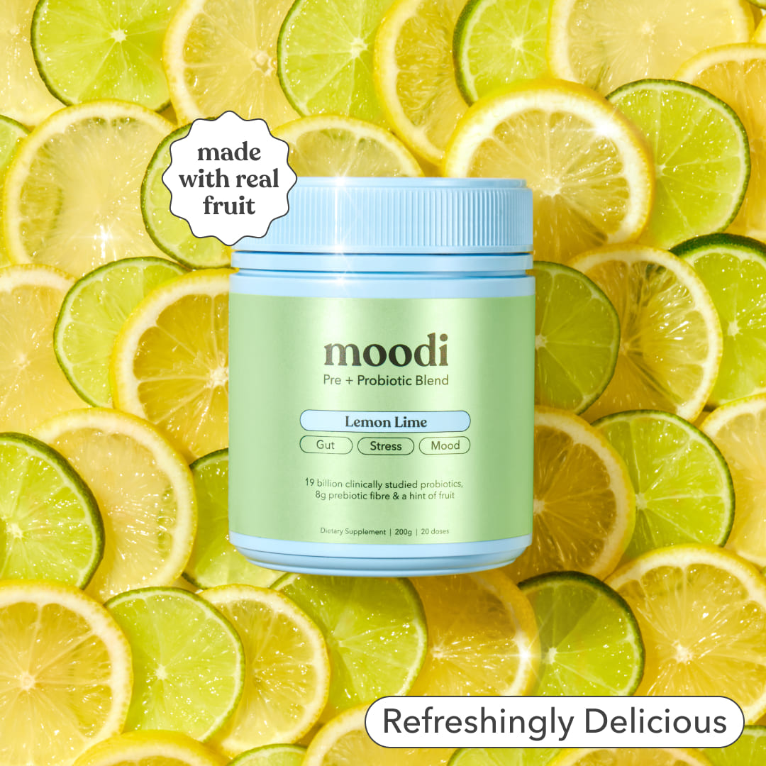 Moodi Lemon Lime tub with lemon and lime slices in the background
